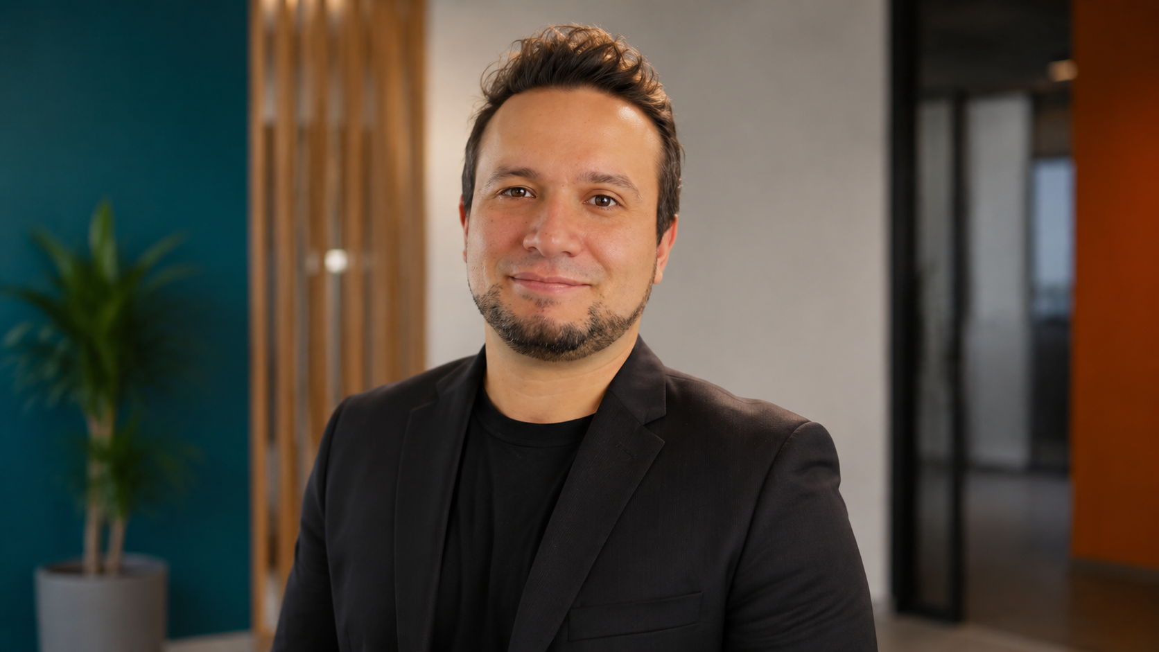 Foto representativa de Andrés Botero, líder de seguros de Étika Global Consulting